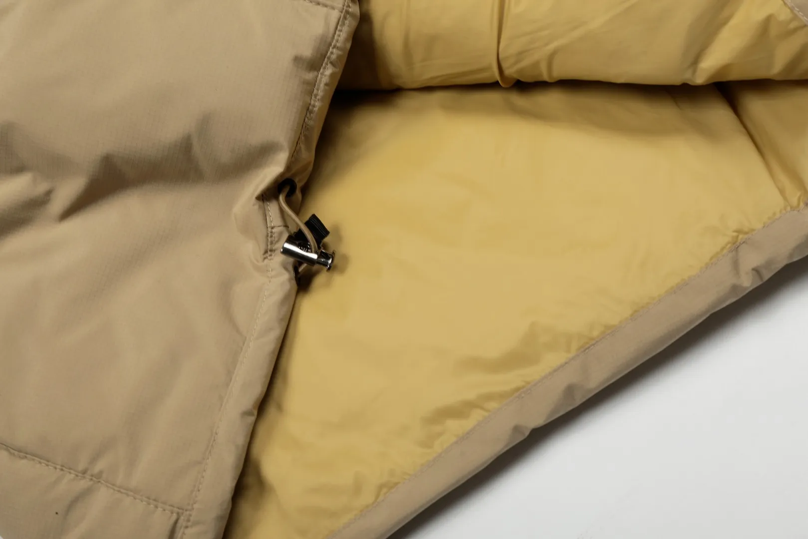 P720 Top quality" Style number: 9004# [Ralph Lauren winter basic classic embroidered men's and women's couple's same style hooded down jacket] ✅Ralph Lauren American retro arm zipper high version top-level down filling winter down jacket ✅100% high-quality white duck down, high version top-level down filling ✅Double-layer inner velvet to strictly prevent velvet running ✅Built-in adjustable drawstring, windproof and cold-proof, considerate and in place ✅Original version The maximum size can be worn up to 200 pounds. Loose and comfortable, no pressure. ✅Same style for male and female couples. Recommended OOTD outfits in winter~ Size: S-XL Color: Black White Khaki Navy Blue Light Blue